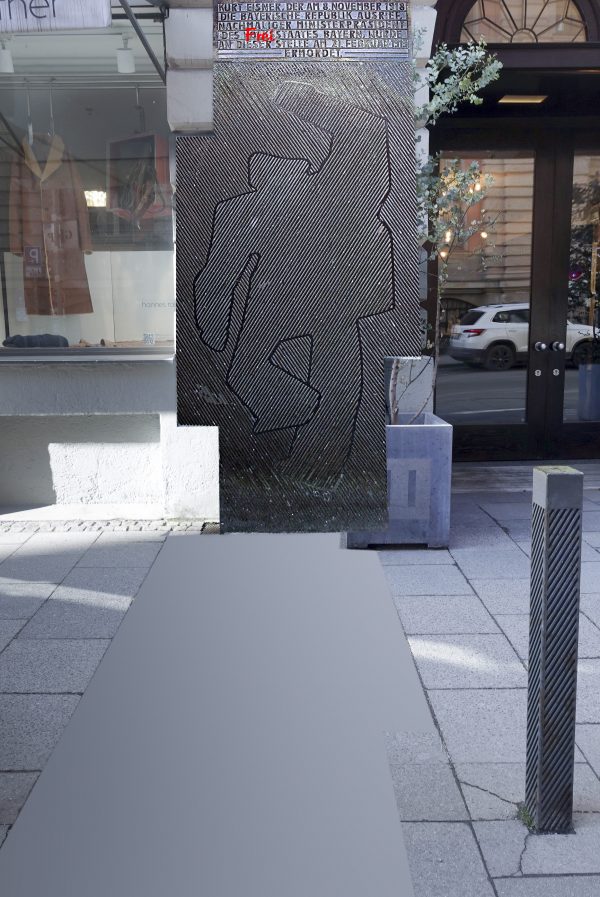 Eisner-Gedenken_Bodenplatte aufgestellt, sie liegt auf der grau belegten Fläche am Boden: Umrisse des von einem "adeligen" Erschossenen Kurt Eisner